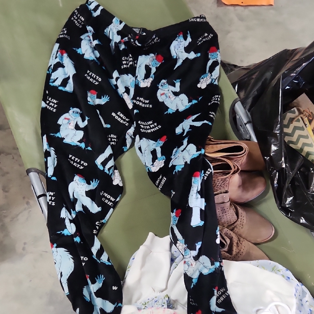 Briefly Stated Black Graphic Lounge Pants